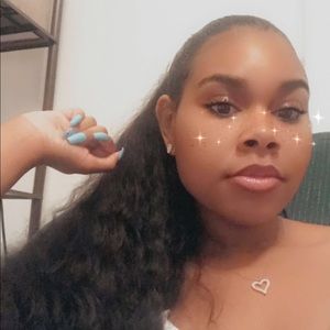 Meet your Posher, Kayla